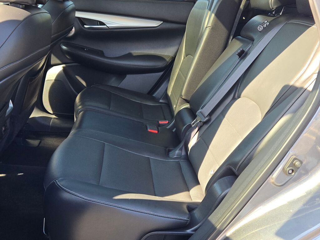 2019 Infiniti QX50 Essential photo 17