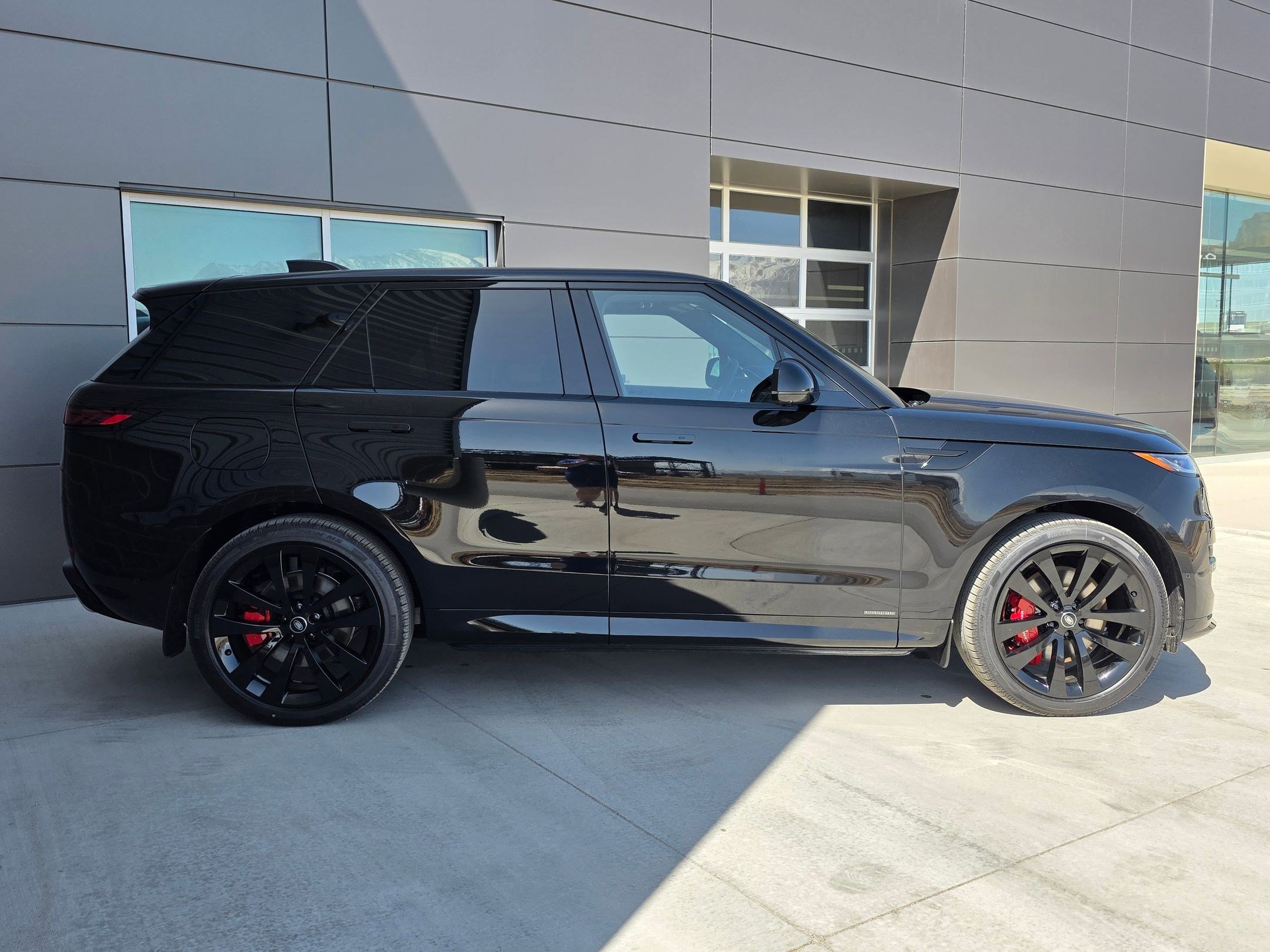2025 Land Rover Range Rover Sport Autobiography PHEV photo 3
