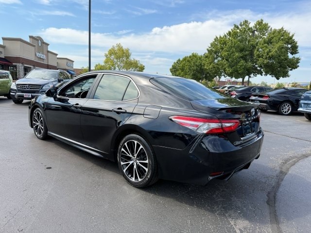 2018 Toyota Camry LE photo 4