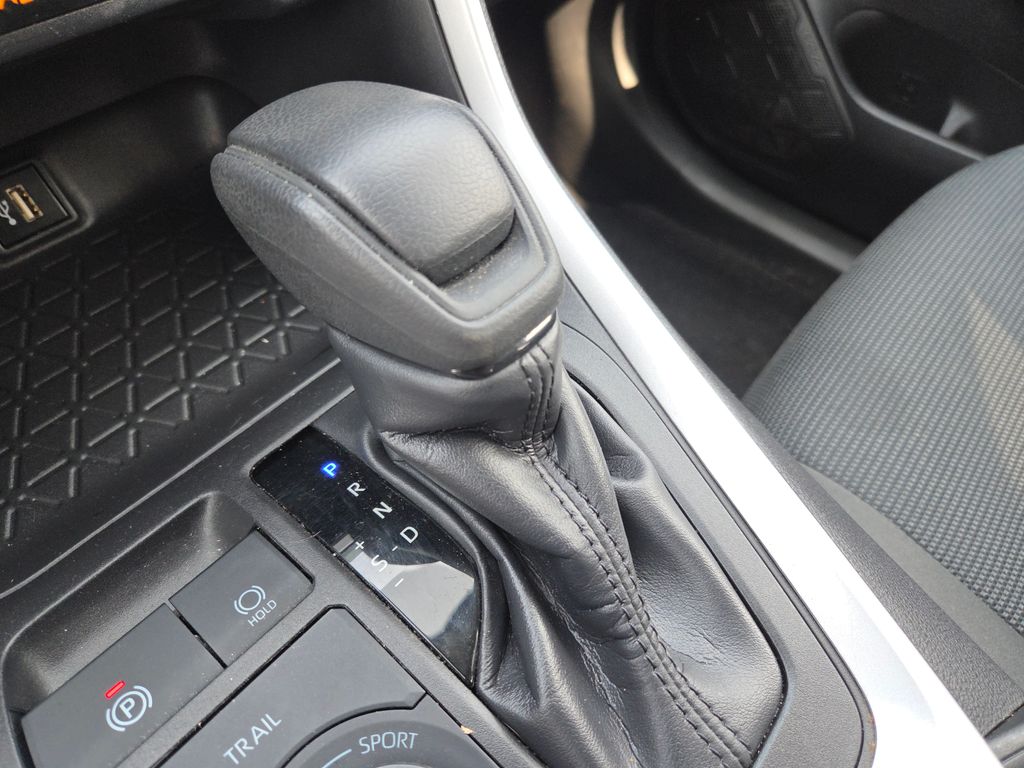2024 Toyota RAV4 Hybrid LE photo 22