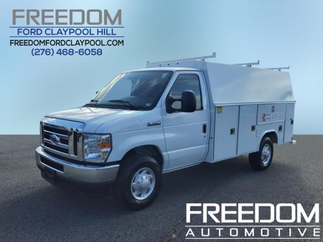 2025 Ford E-Series Cutaway Base's photo