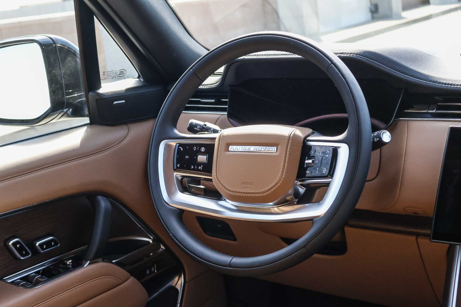 2025 Land Rover Range Rover SE photo 17
