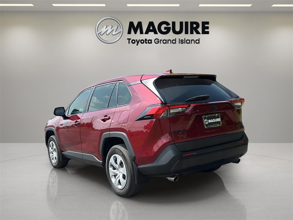 2023 Toyota RAV4 LE photo 3