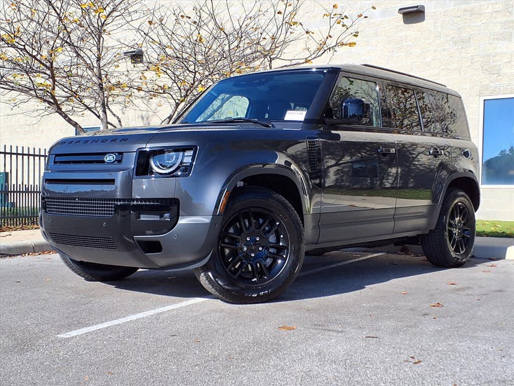 2026 Land Rover Defender S's photo