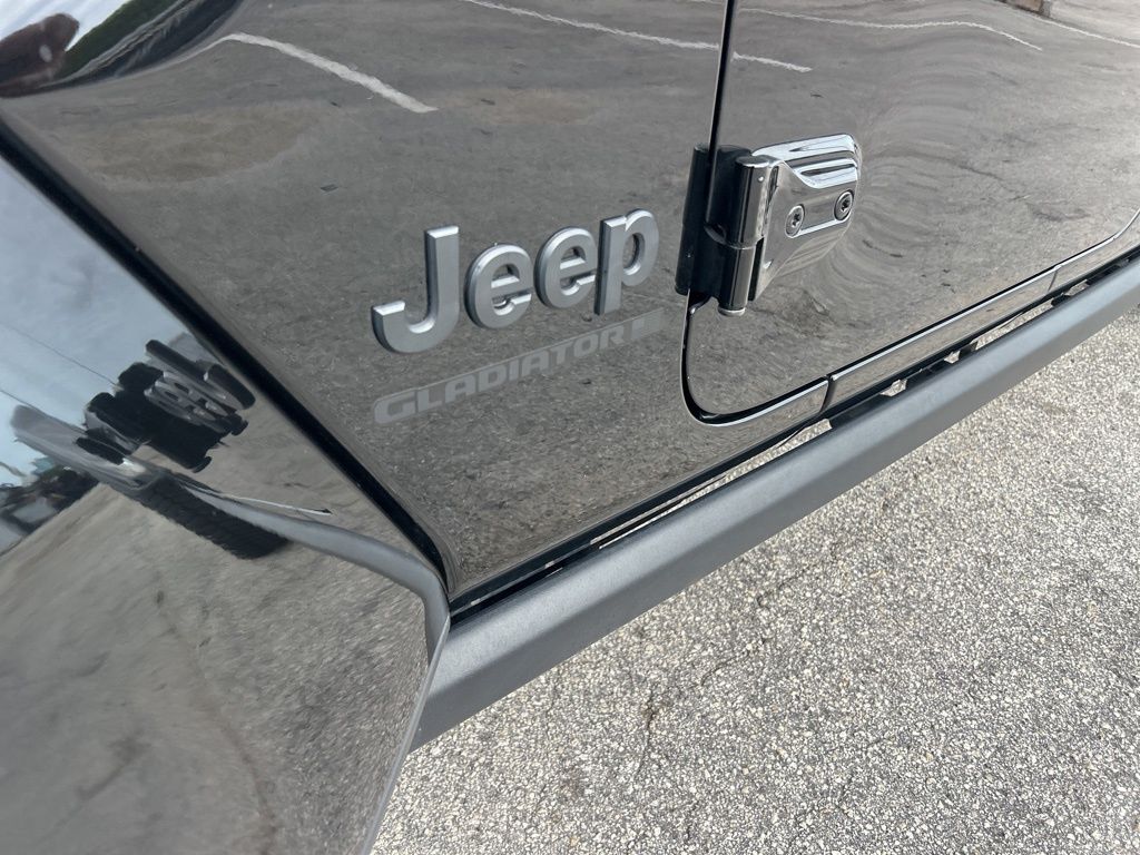 2024 Jeep Gladiator photo 18