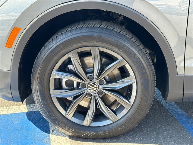 2023 Volkswagen Tiguan SE photo 10