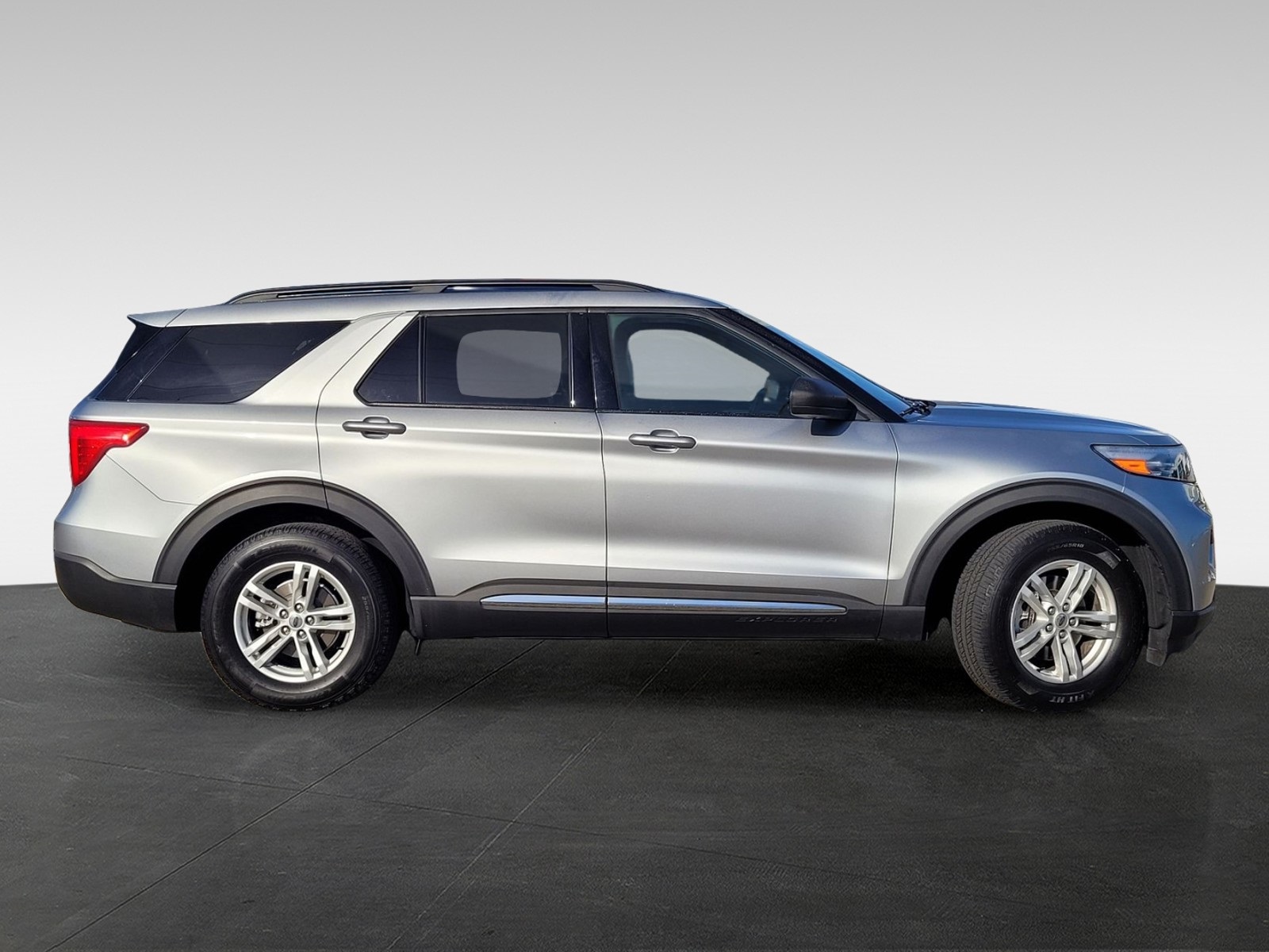 2020 Ford Explorer XLT photo 3