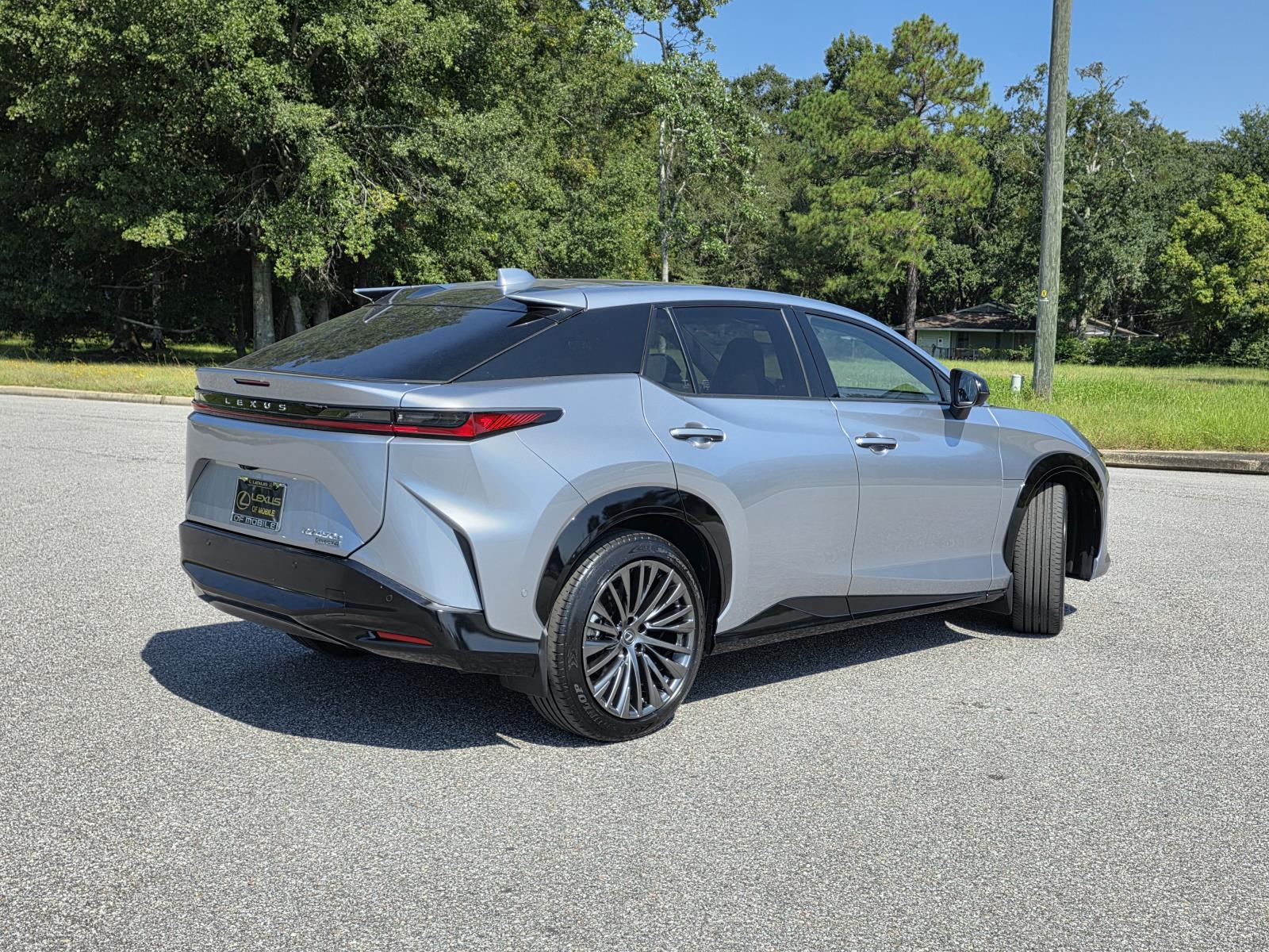 2023 Lexus RZ 450e Luxury photo 5
