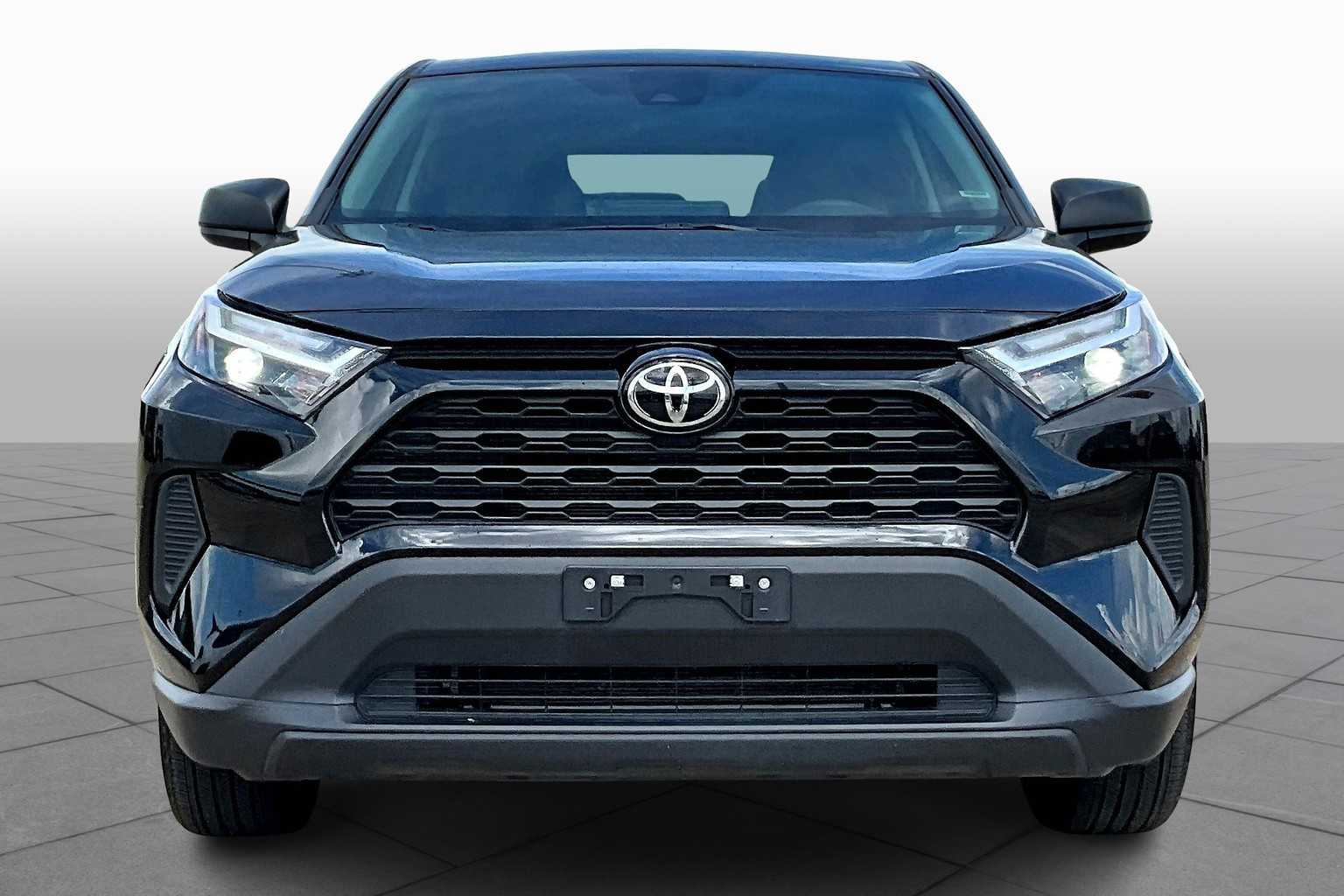 2024 Toyota RAV4 LE photo 3