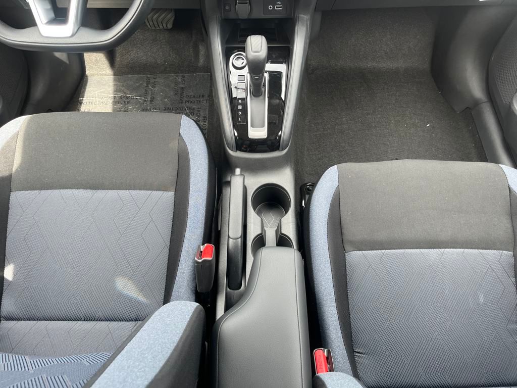 2025 Nissan Versa SV photo 27