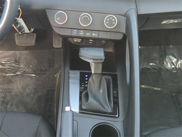 2025 Hyundai Elantra SE photo 17