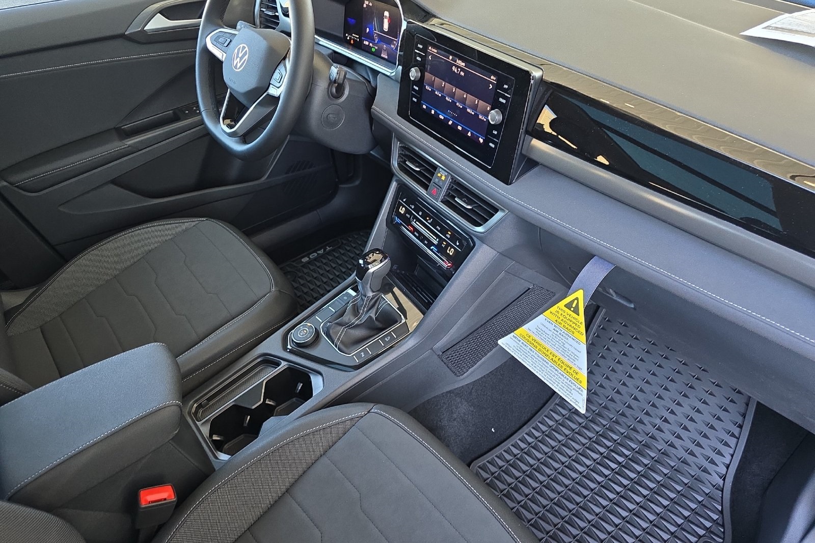 2025 Volkswagen Taos SE photo 15