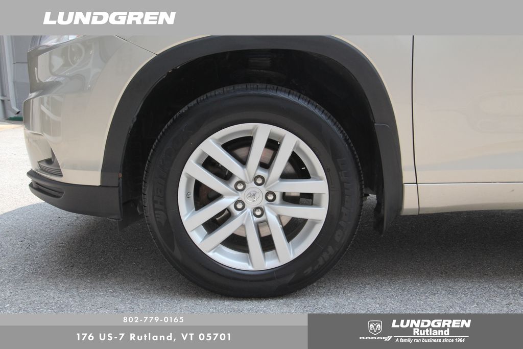2015 Toyota Highlander LE Plus photo 35