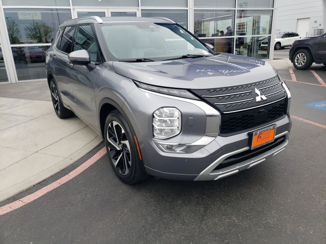 2022 Mitsubishi Outlander SEL photo 3