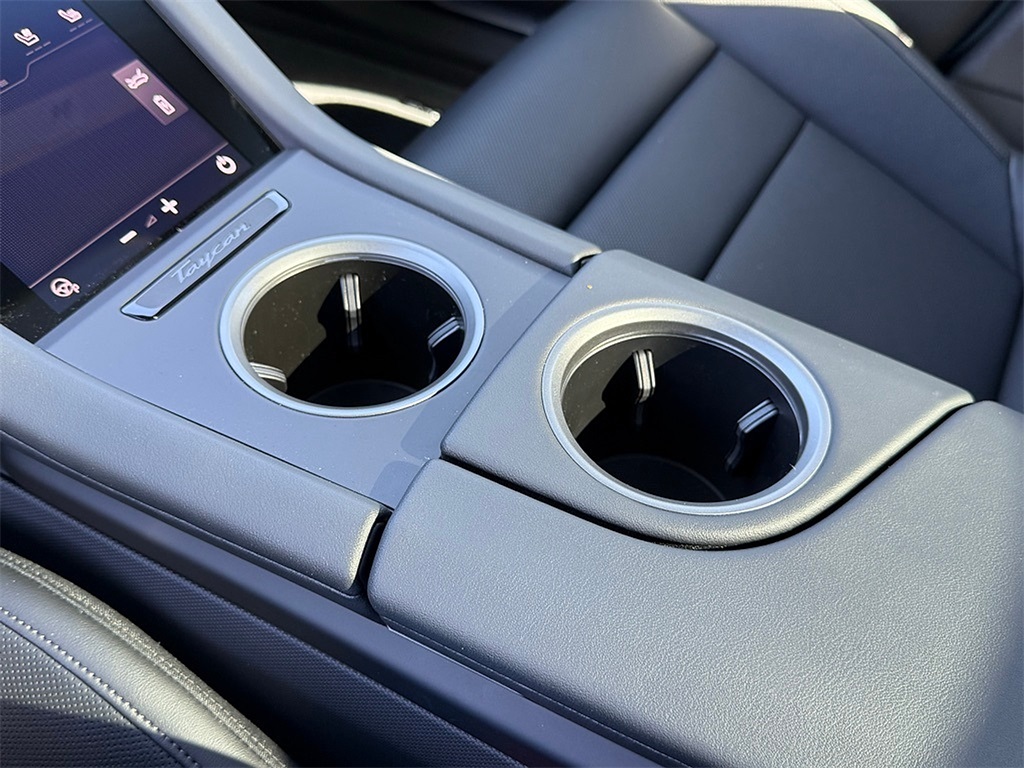 2025 Porsche Taycan photo 26