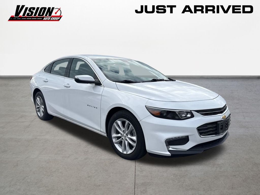 2018 Chevrolet Malibu 1LT photo 3