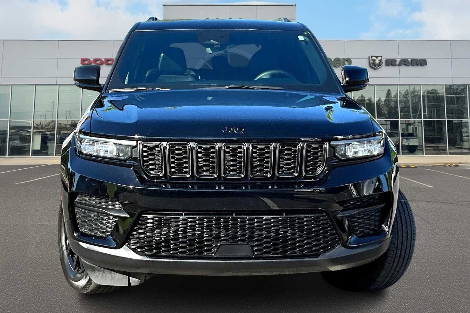 2024 Jeep Grand Cherokee Altitude photo 6