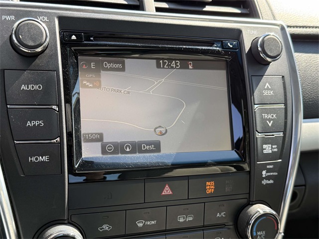 2015 Toyota Camry LE photo 3