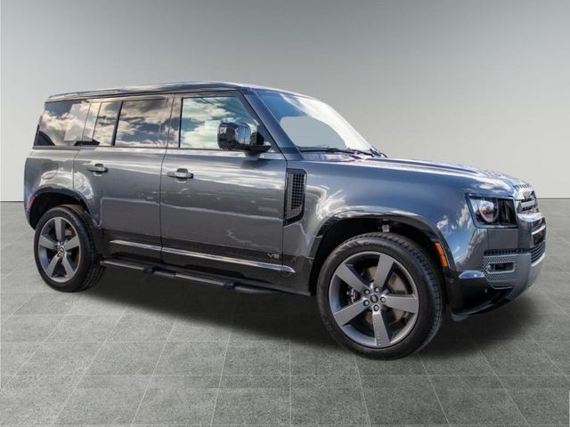 2025 Land Rover Defender 110 V8 photo 8