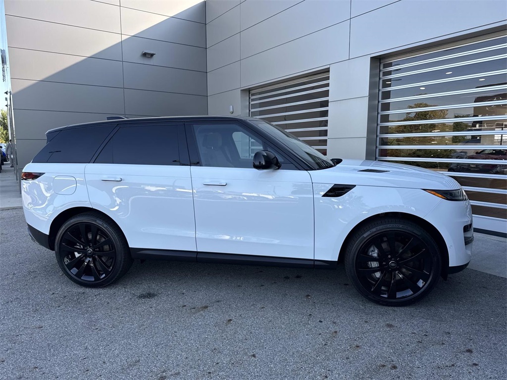 2025 Land Rover Range Rover Sport SE photo 9