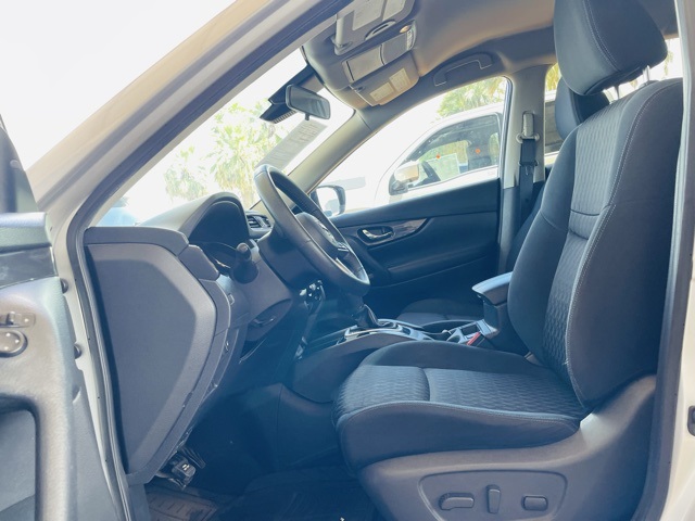 2019 Nissan Rogue SV photo 10