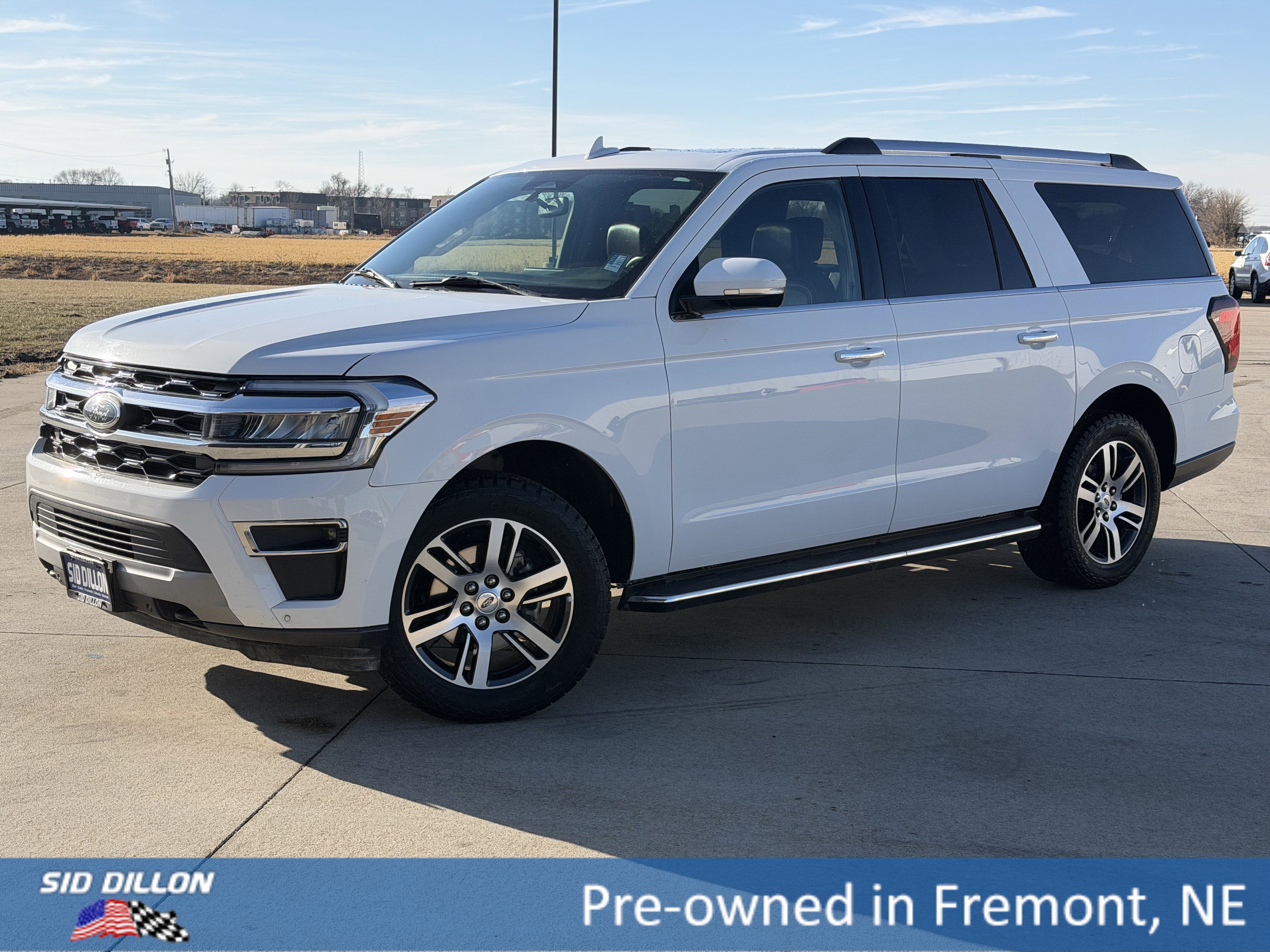 2022 Ford Expedition Limited's photo