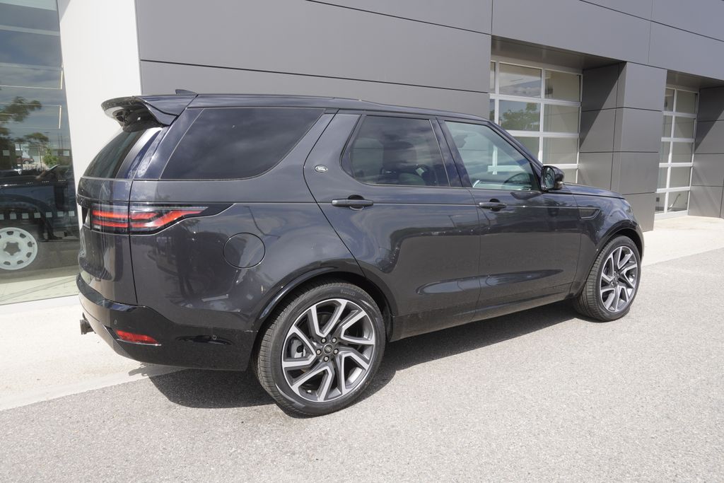 2025 Land Rover Discovery SE photo 3