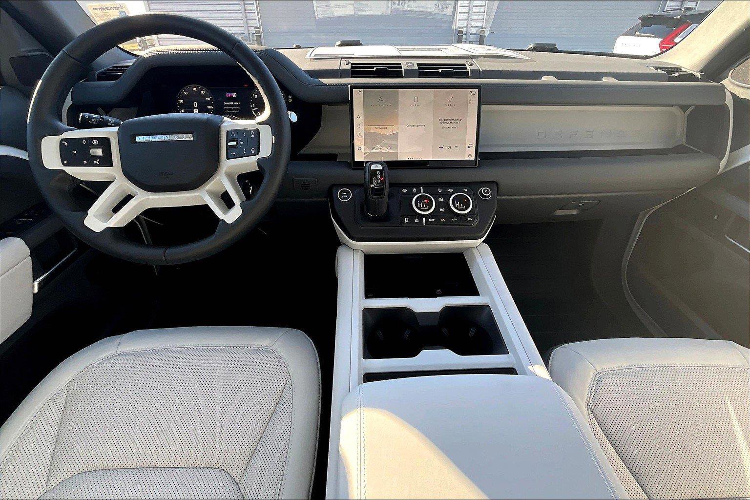 2025 Land Rover Defender 110 S photo 5