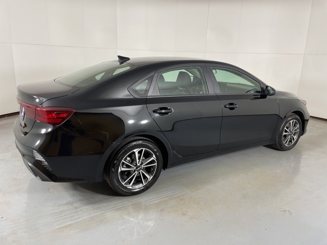 2024 Kia Forte LXS photo 8