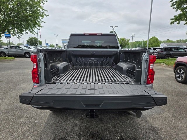 2025 Chevrolet Silverado 2500HD Custom photo 4