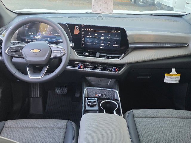 2026 Chevrolet Equinox LT photo 2