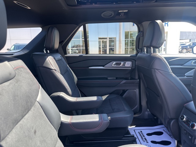 2025 Ford Explorer ST photo 11