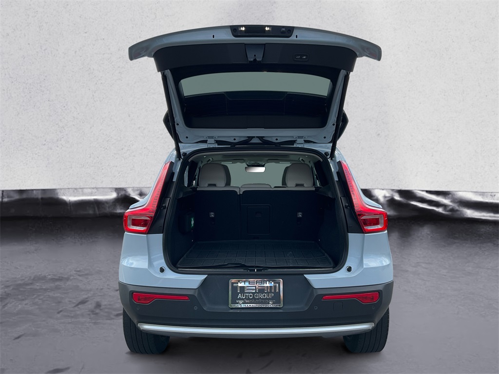 2024 Volvo XC40 Plus photo 13