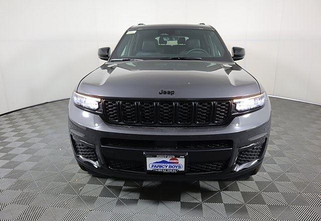 2025 Jeep Grand Cherokee Limited photo 3