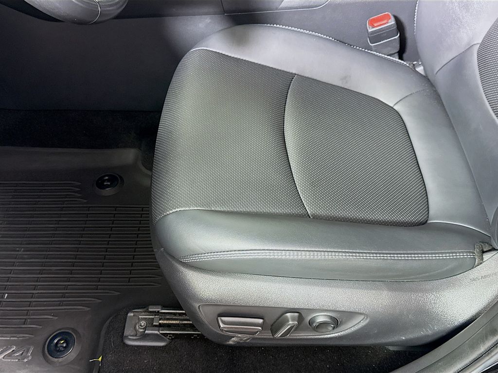 2021 Toyota RAV4 Limited photo 17