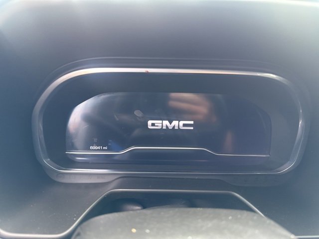 Used 2022 White Frost Tricoat GMC SLT image 27