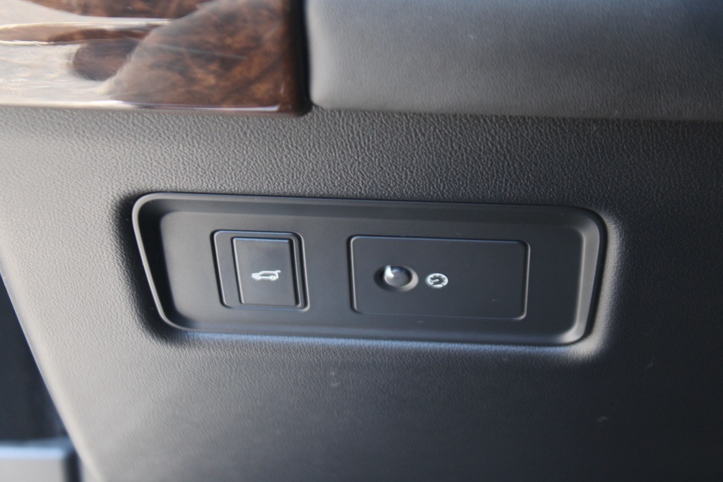 2020 Land Rover Range Rover HSE photo 13