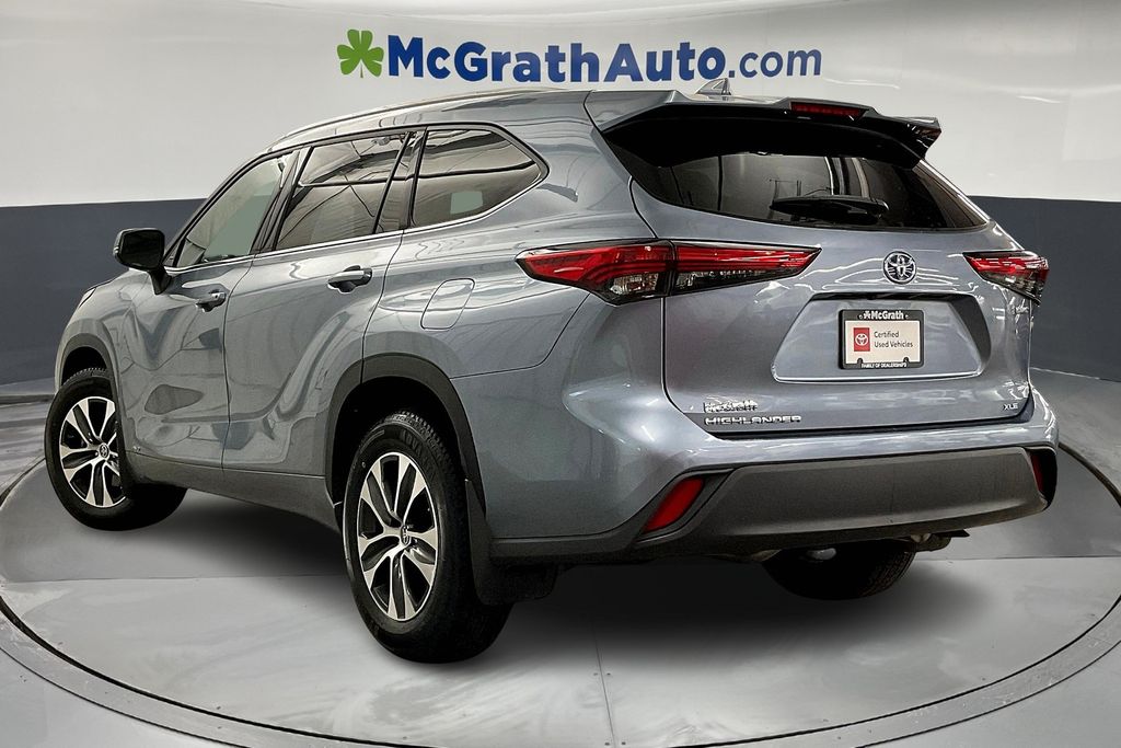 2022 Toyota Highlander Hybrid XLE photo 3