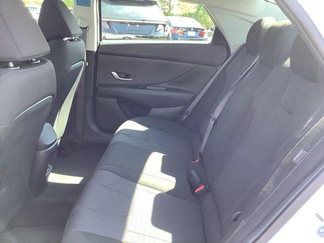 2025 Hyundai Elantra SE photo 19