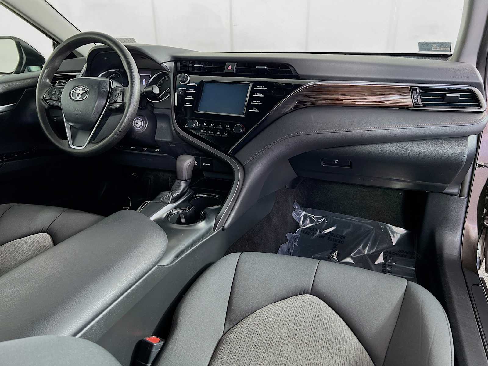 2019 Toyota Camry LE photo 25