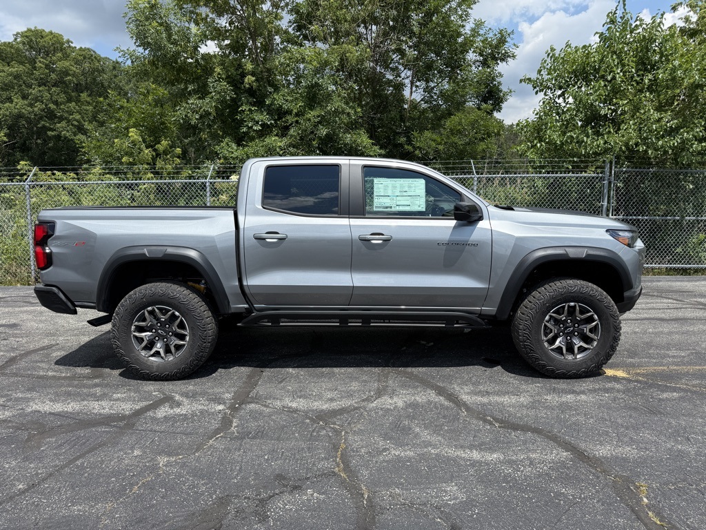 2025 Chevrolet Colorado ZR2 photo 2