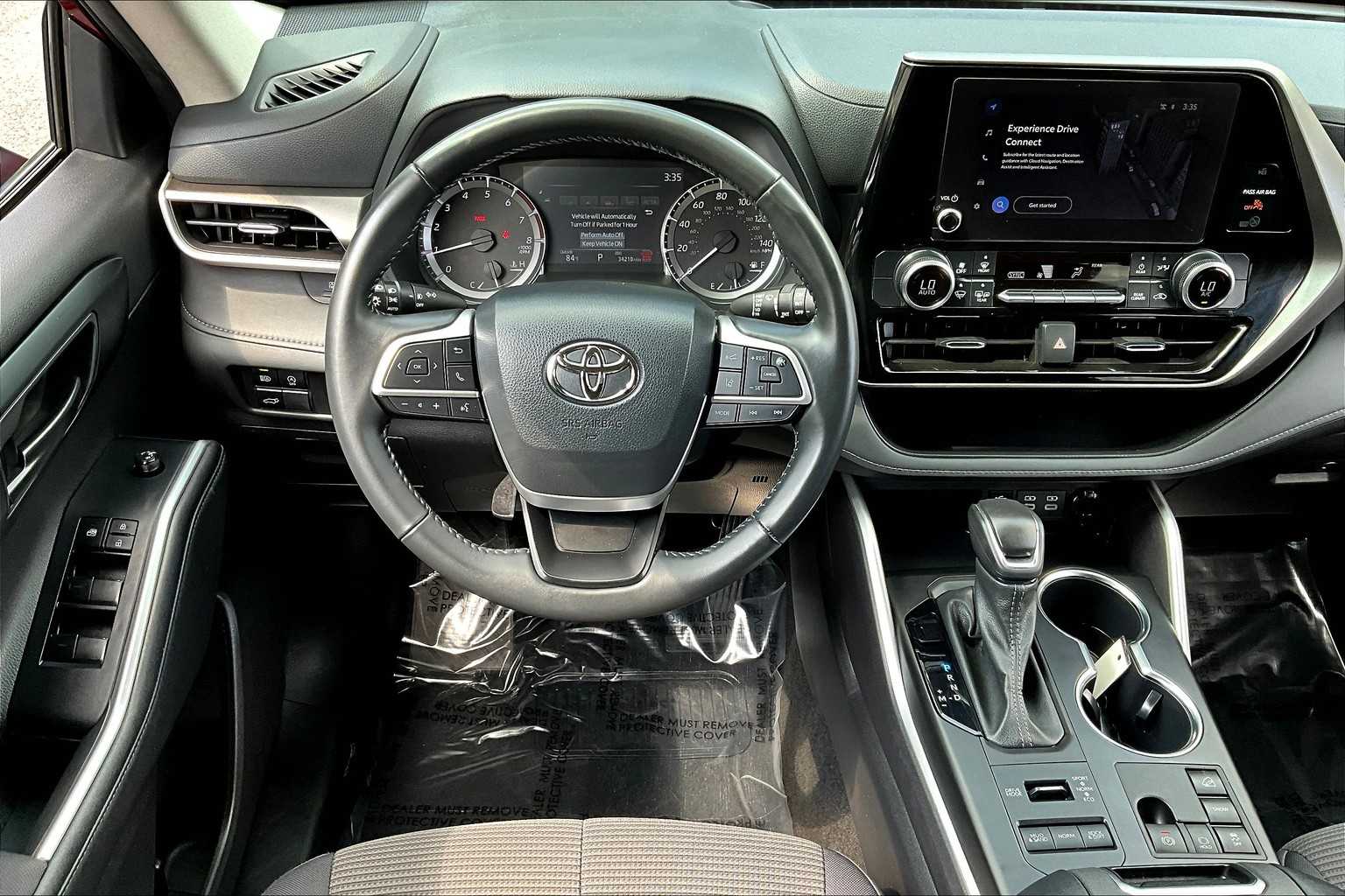 2024 Toyota Highlander LE photo 5