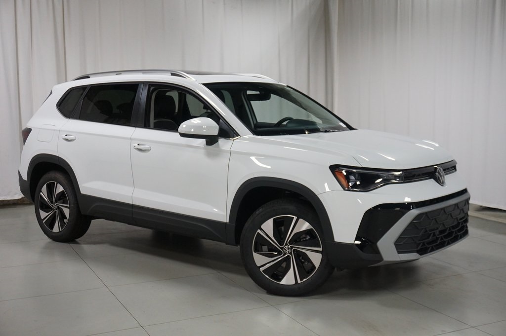2025 Volkswagen Taos SE photo 3