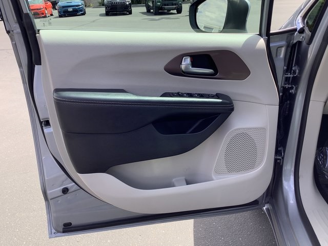 2021 Chrysler Voyager LXi photo 9