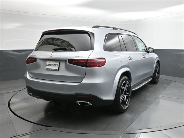 2026 Mercedes Benz GLS 450 4MATIC photo 3