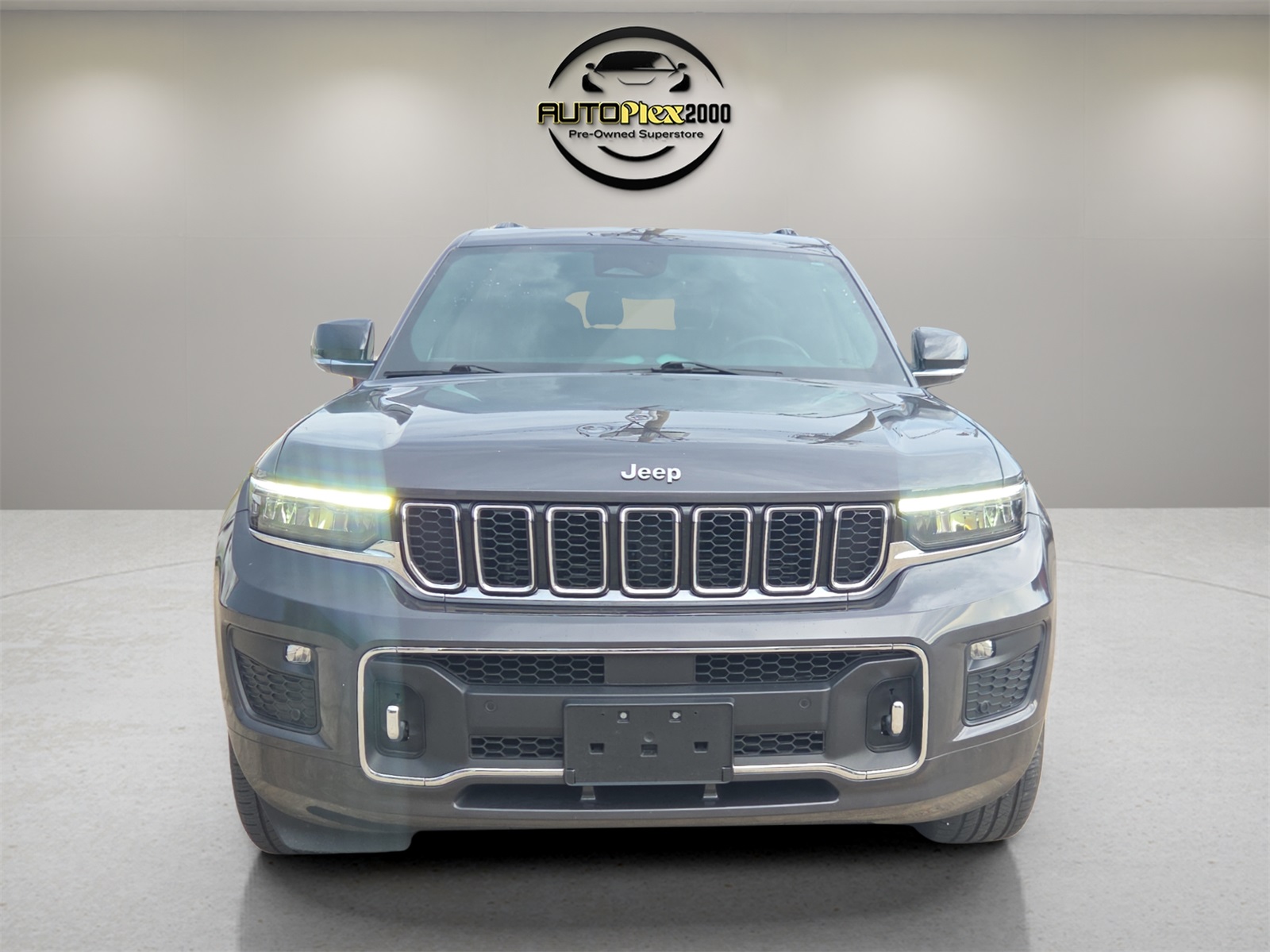 2022 Jeep Grand Cherokee Overland photo 2
