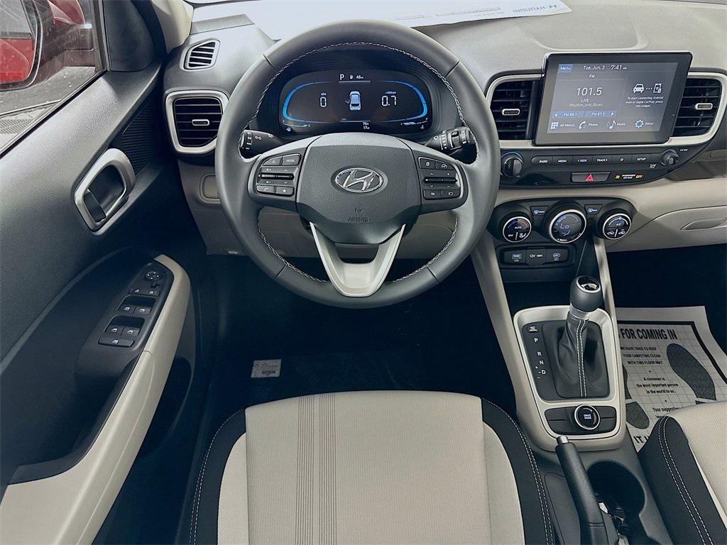 2025 Hyundai Venue SEL photo 12