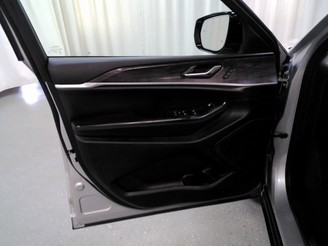 2024 Jeep Grand Cherokee Limited photo 12