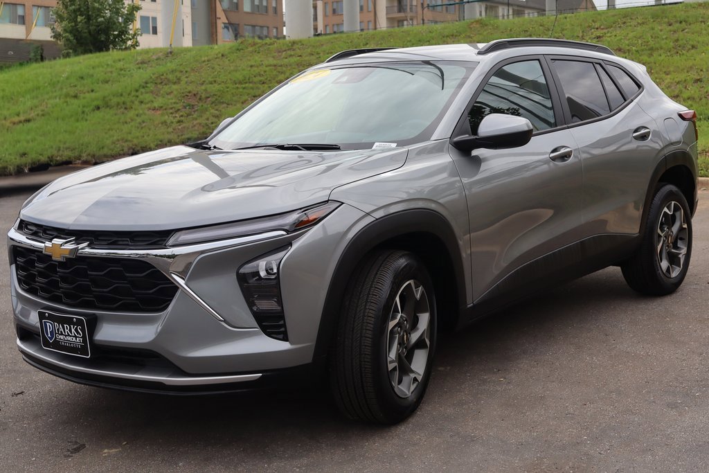 2024 Chevrolet Trax LT photo 3