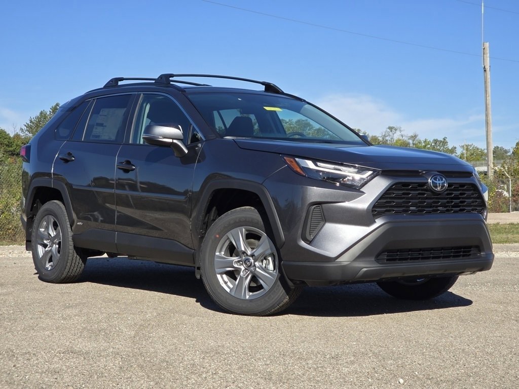2025 Toyota RAV4 Hybrid XLE photo 2